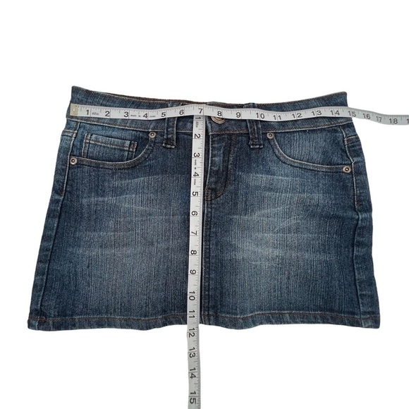Dollhouse Denim Jean Mini Skirt Size 5 Women’s - Picture 4 of 5